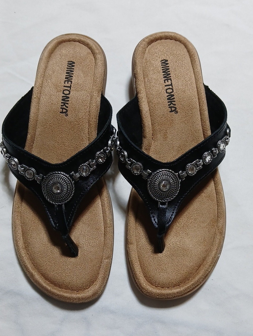 Minnetonka Black Leather Thong Sandals with Silver Conchos Size 7